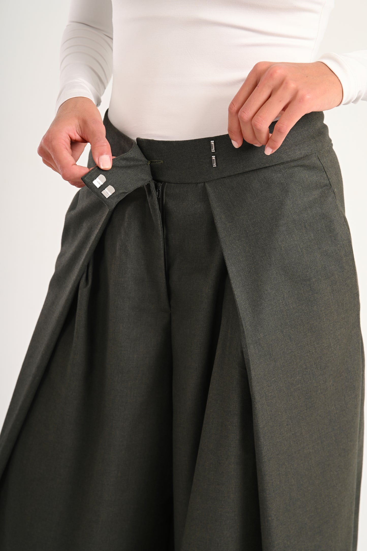 OLIVE TROUSERS