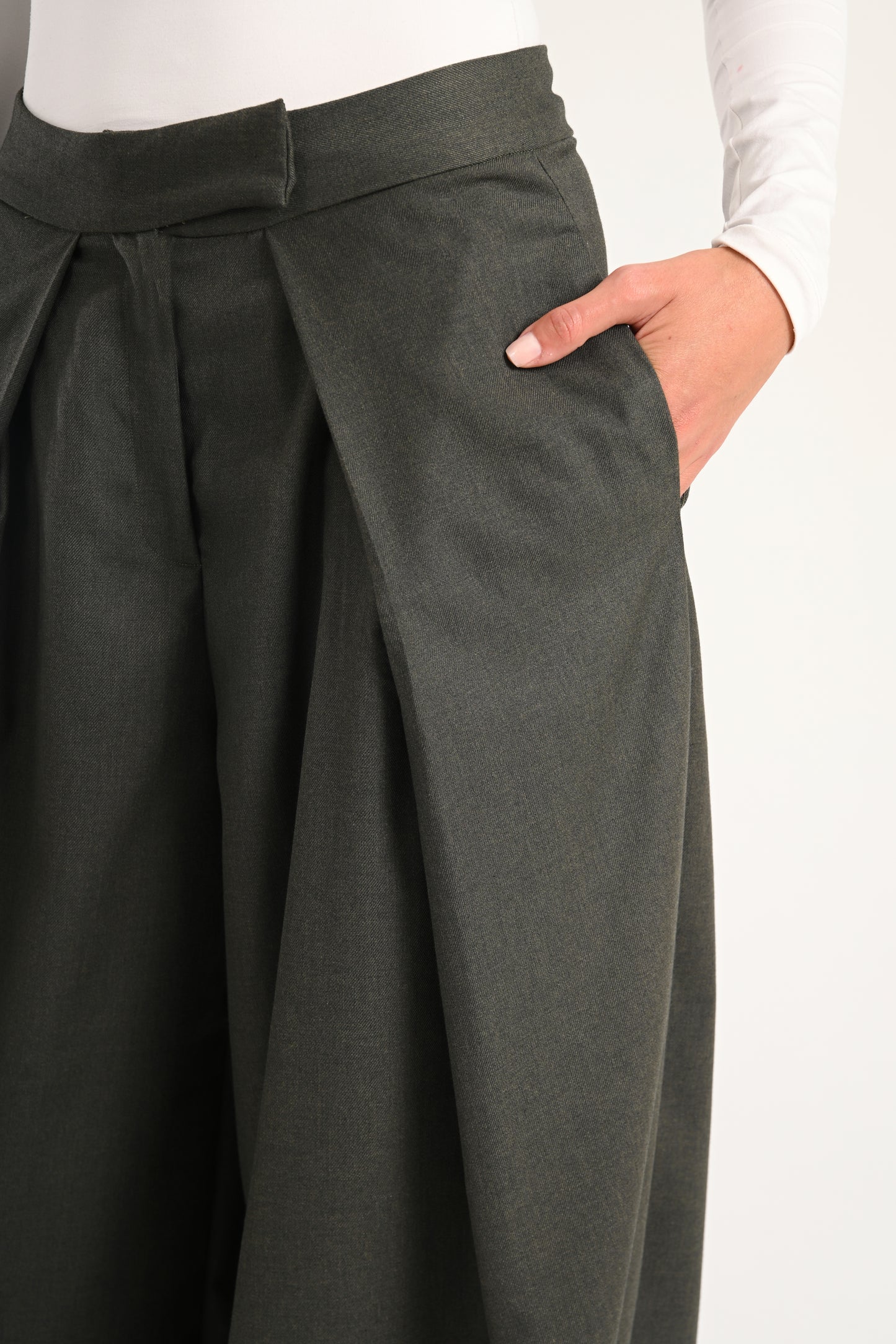 OLIVE TROUSERS