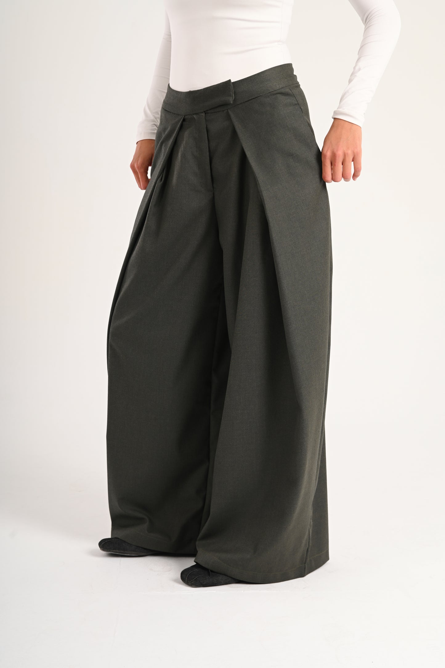 OLIVE TROUSERS