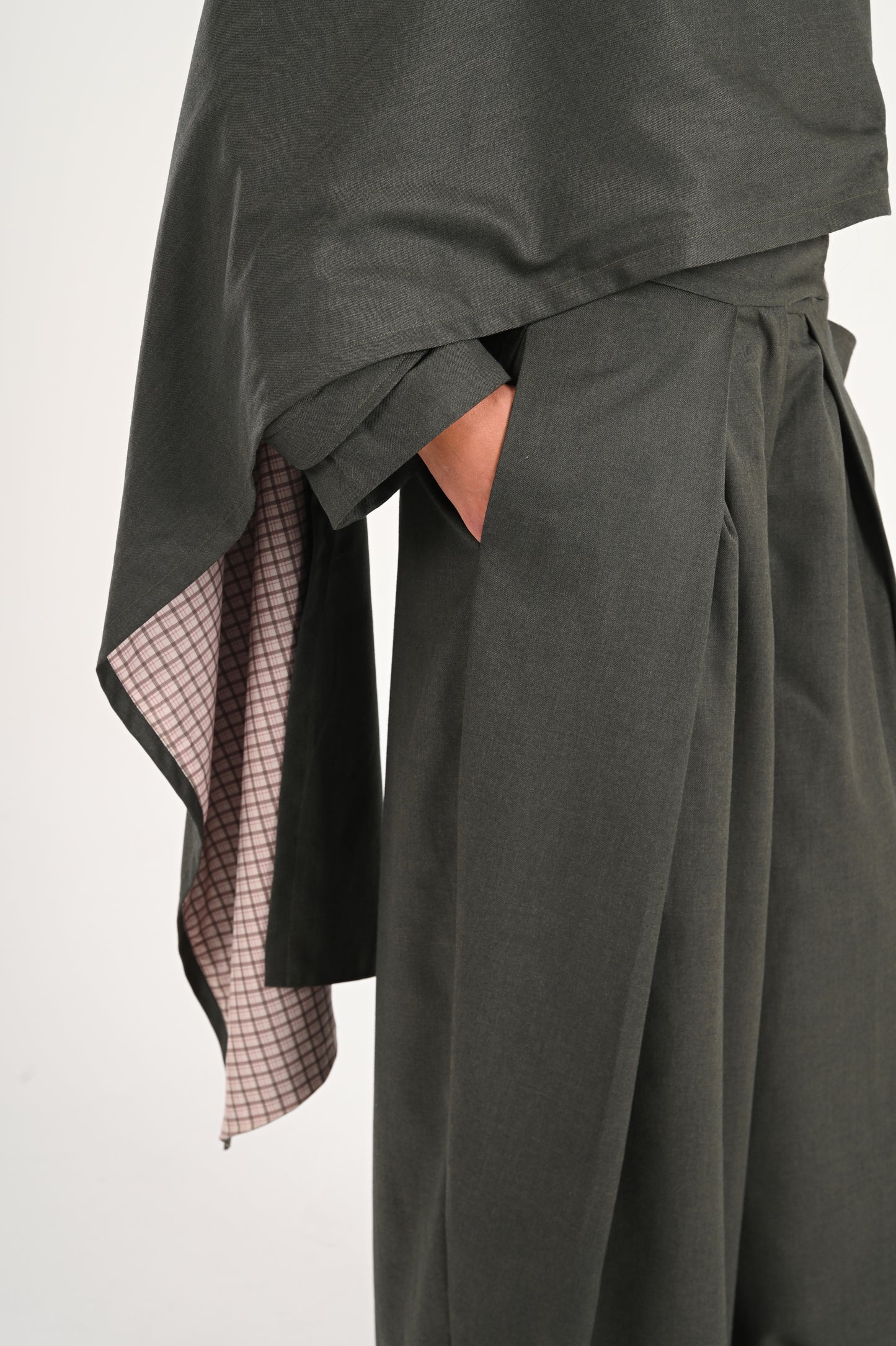 OLIVE CAPE JACKET