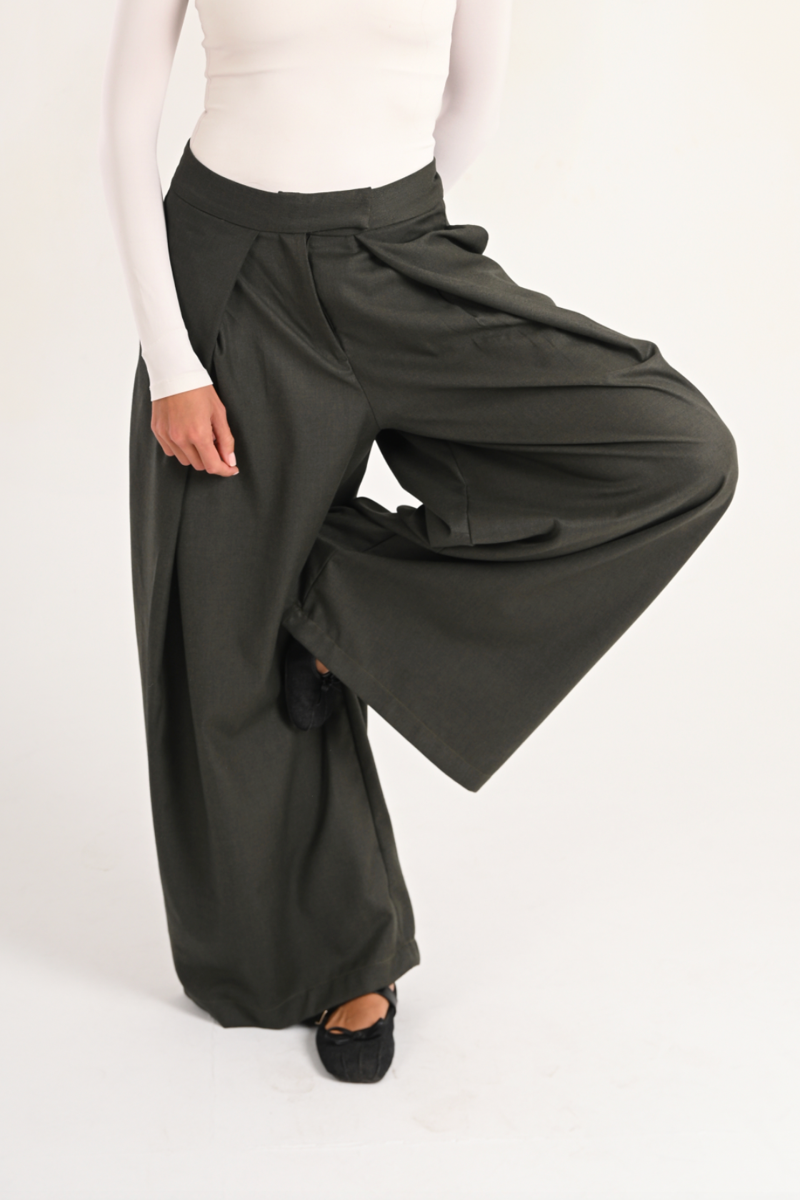 OLIVE TROUSERS